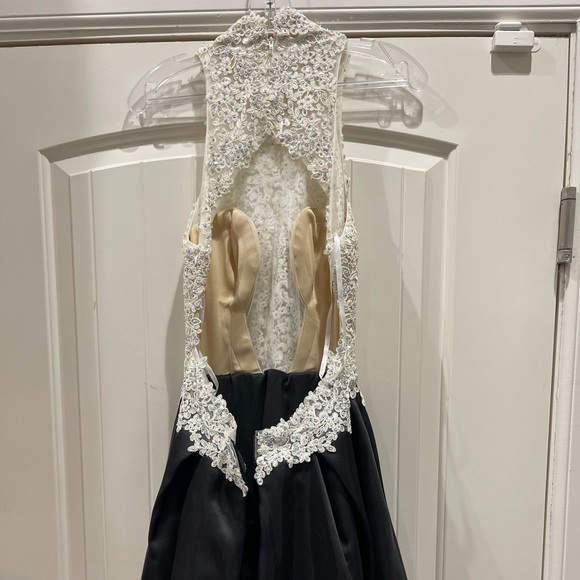 Evening gown - Picture 2 of 7